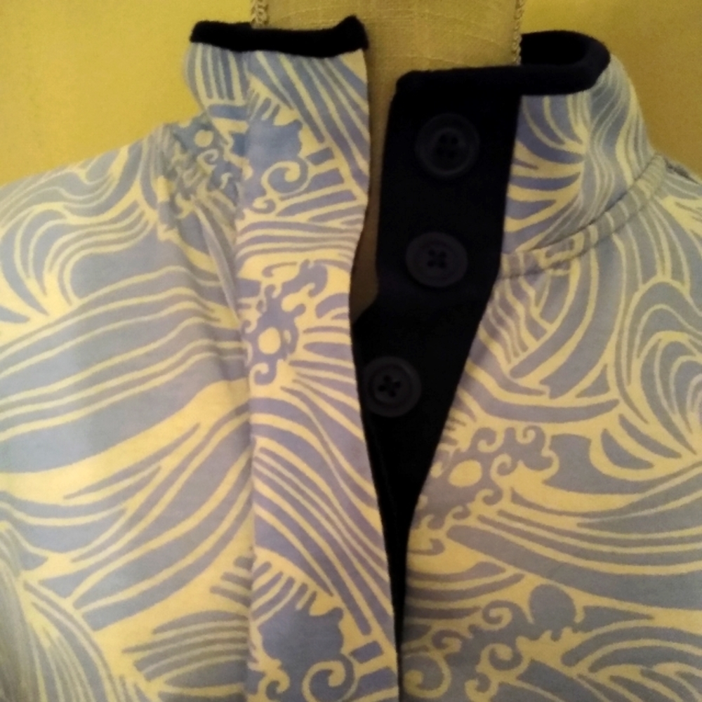 Crown & Ivy blue patterned sweatshirt in a size 1x